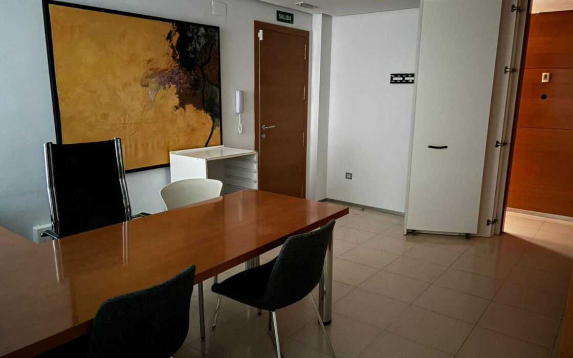 Стара клініка в Коста-Бланці 196 кв.м для офісу або житла