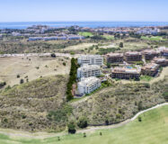 Трикімнатні апартаменти в новому комплексі біля гольфу в Міхасі