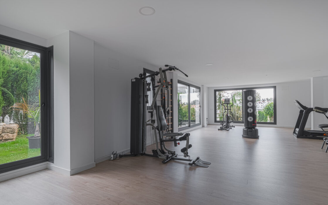 Современные апартаменты с террасой в Марбелье 192 кв.м