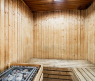 Апартаменти 110 кв.м з терасою біля моря в Іспанії