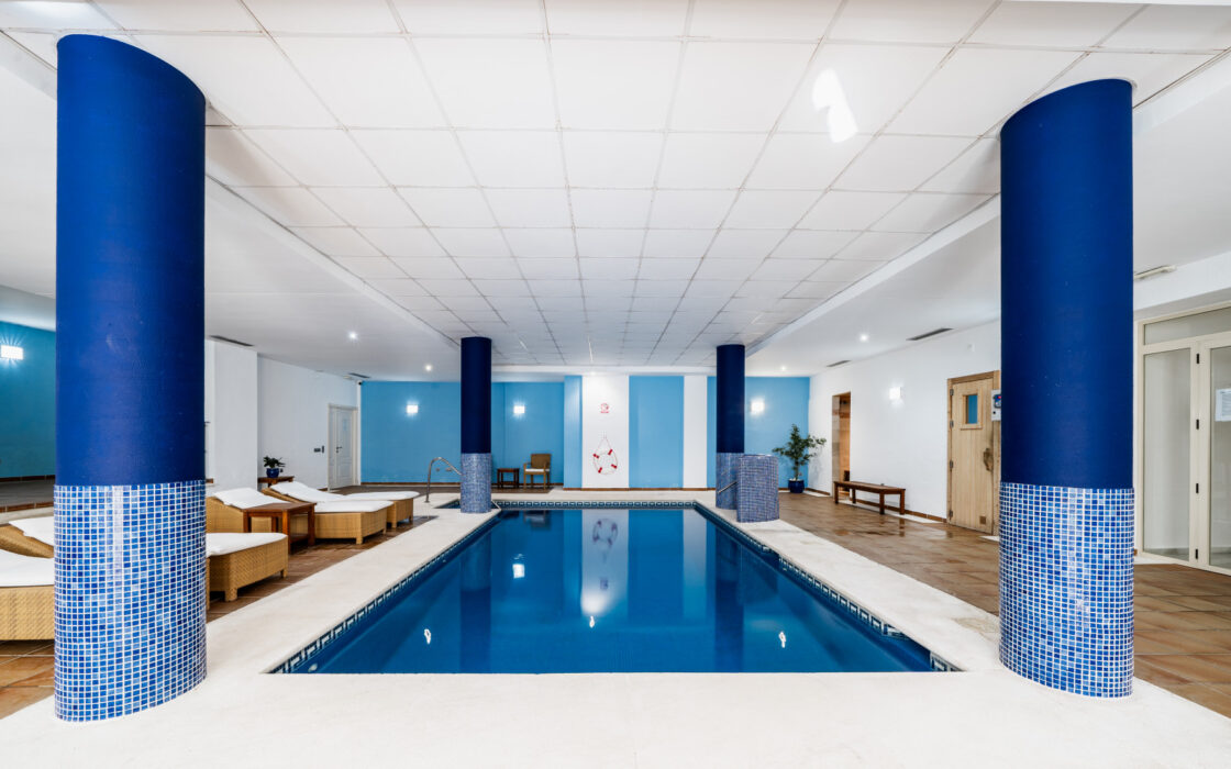 Апартаменти 110 кв.м з терасою біля моря в Іспанії