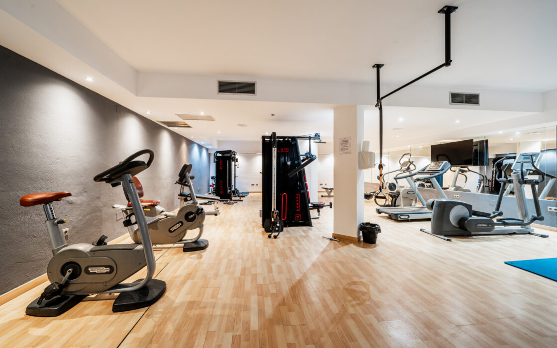 Апартаменти 110 кв.м з терасою біля моря в Іспанії