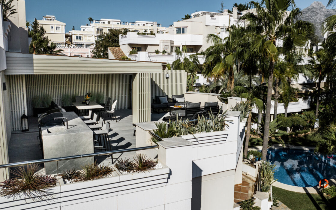 Апартаменти 110 кв.м з терасою біля моря в Іспанії