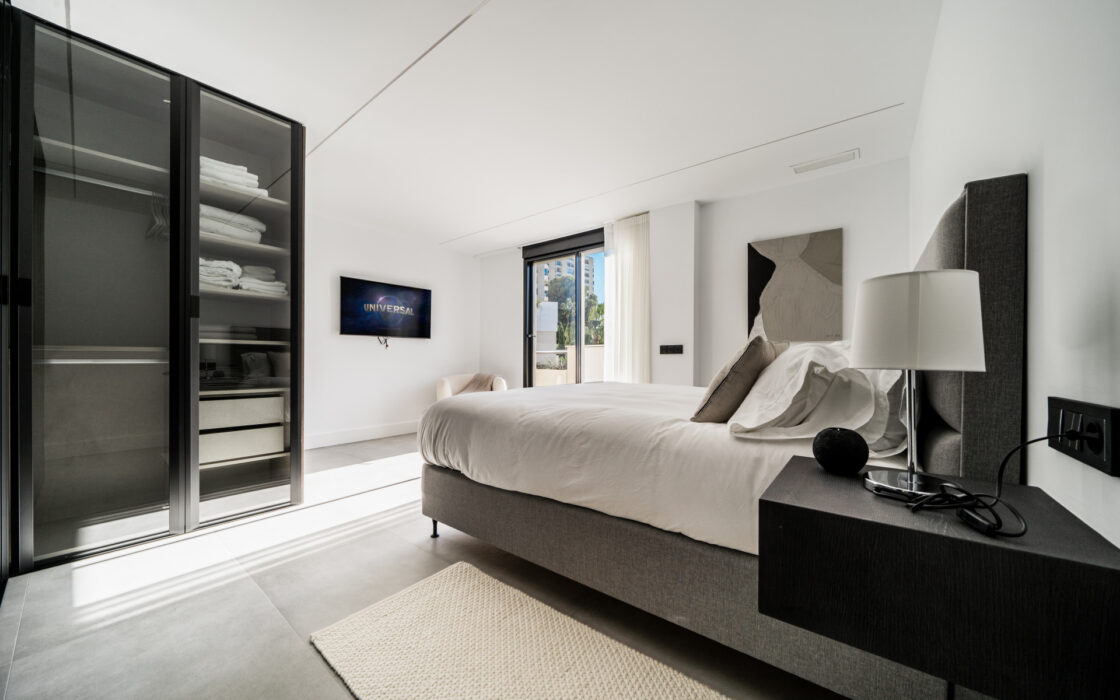 Апартаменти 110 кв.м з терасою біля моря в Іспанії