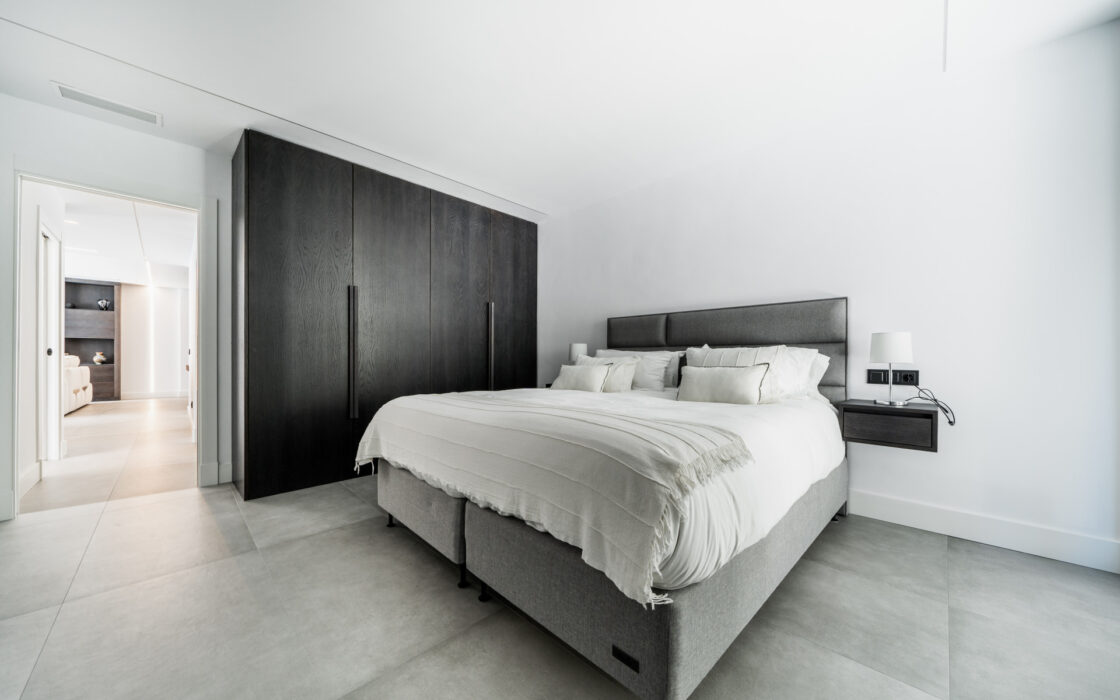 Апартаменти 110 кв.м з терасою біля моря в Іспанії