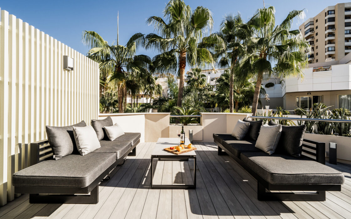 Апартаменти 110 кв.м з терасою біля моря в Іспанії