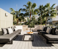 Апартаменти 110 кв.м з терасою біля моря в Іспанії