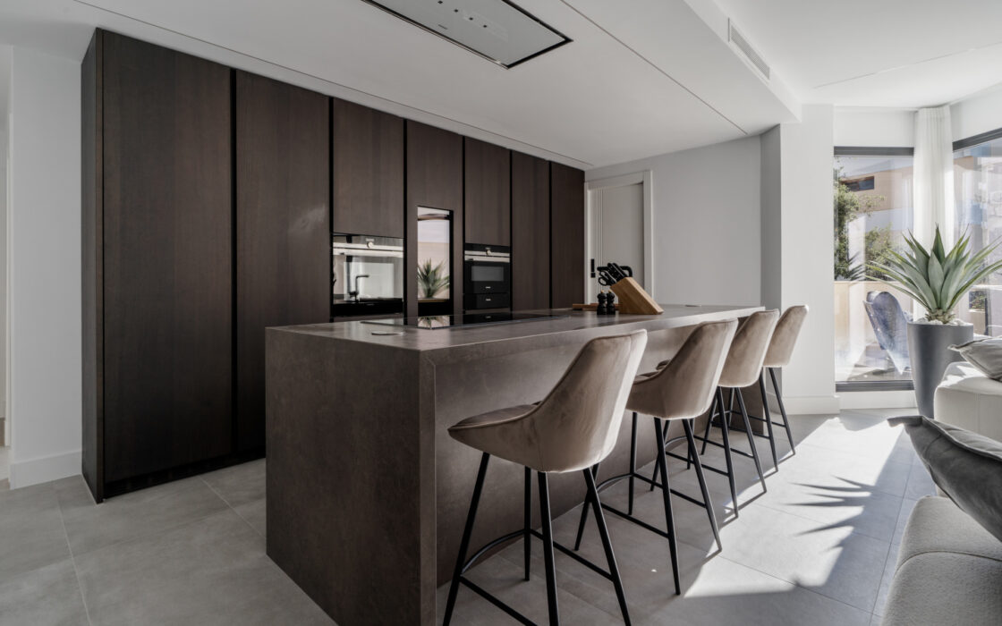 Апартаменти 110 кв.м з терасою біля моря в Іспанії