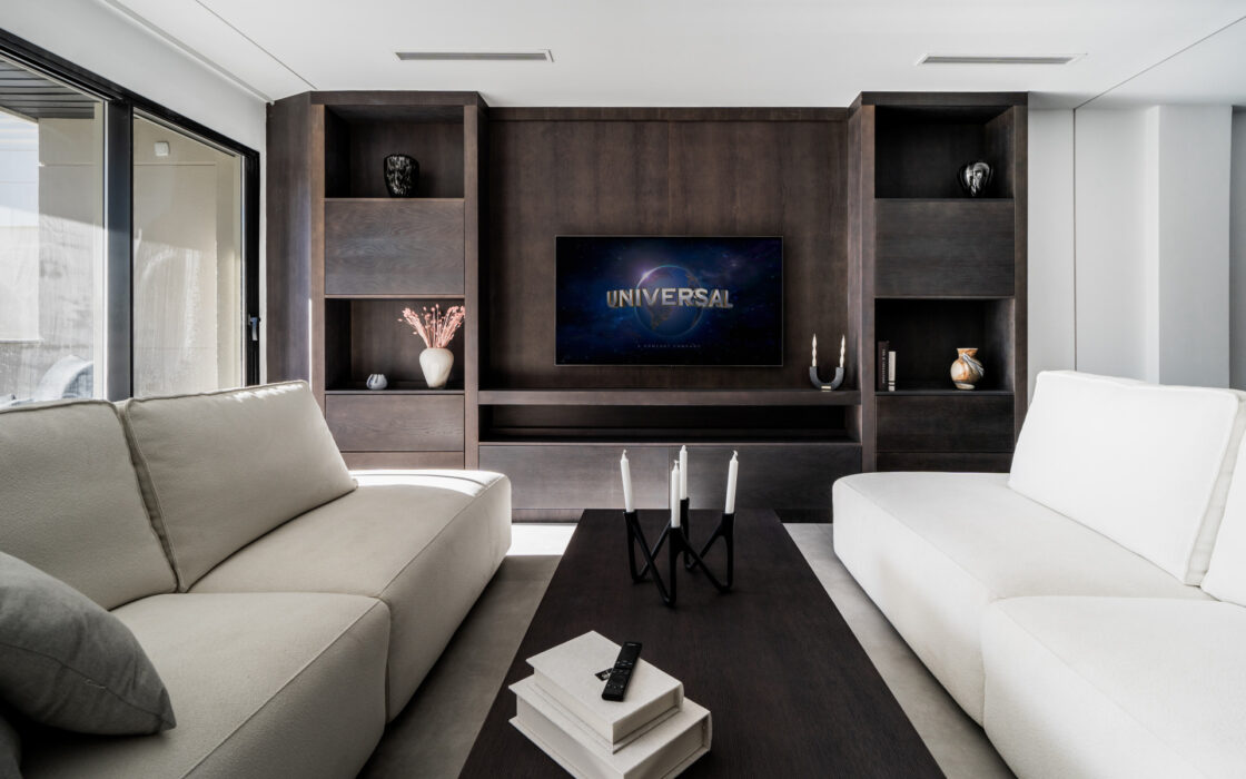 Апартаменти 110 кв.м з терасою біля моря в Іспанії