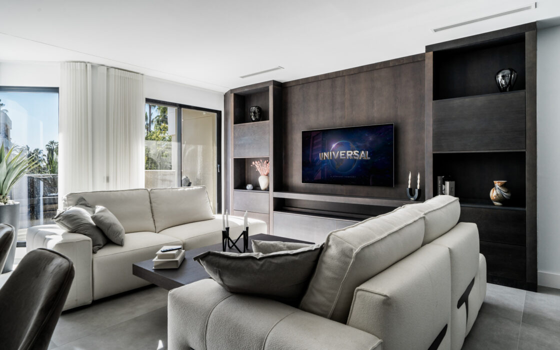 Апартаменти 110 кв.м з терасою біля моря в Іспанії