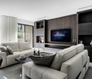 Апартаменти 110 кв.м з терасою біля моря в Іспанії