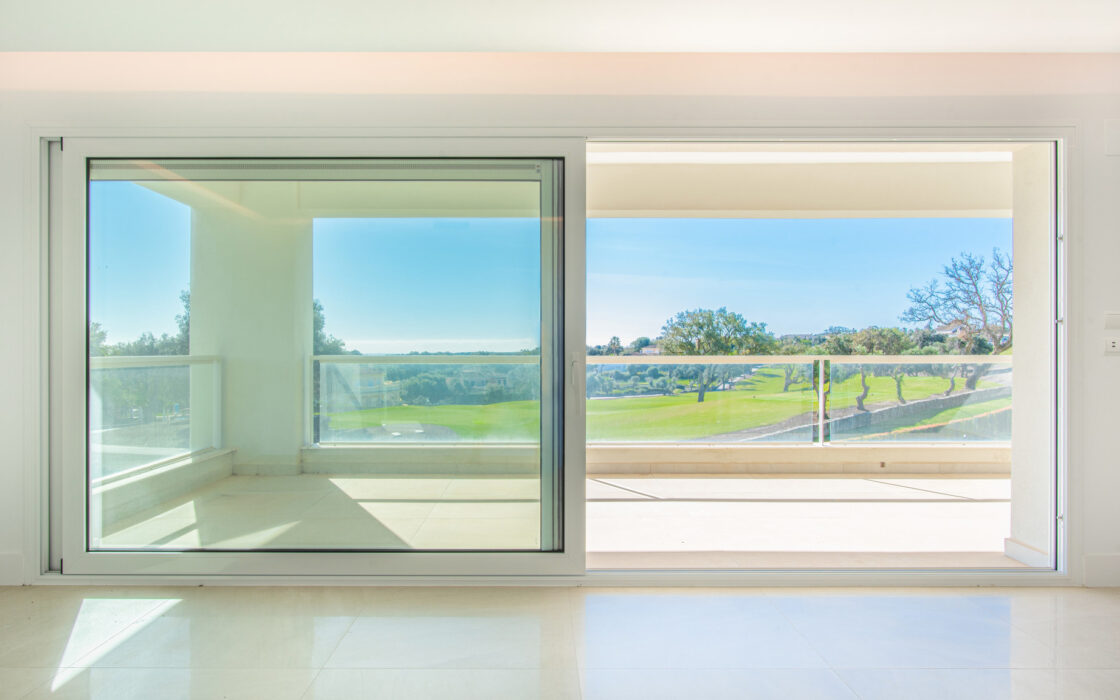 Нова 3-кімнатна квартира з панорамним видом на море Сотогранде