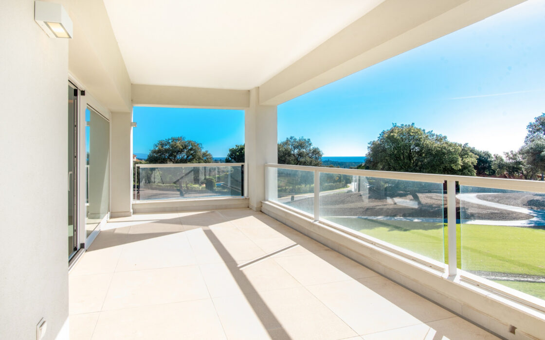 Нова 3-кімнатна квартира з панорамним видом на море Сотогранде