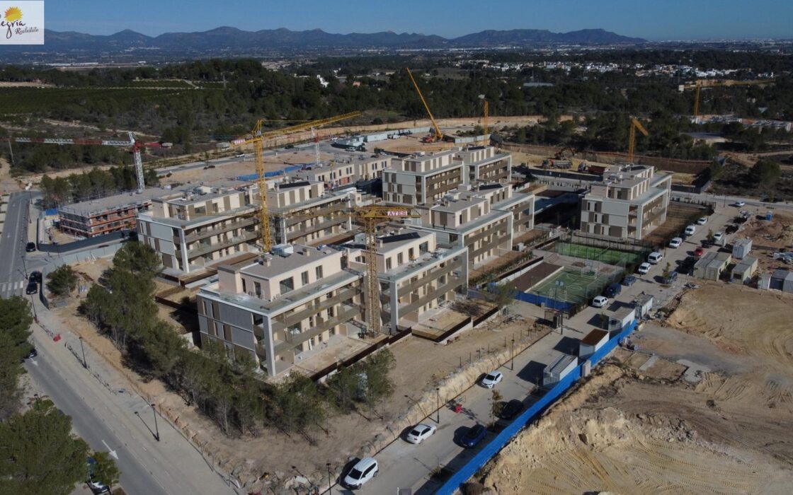 Апартаменты 115.5 кв.м в Godella с террасой и бассейном