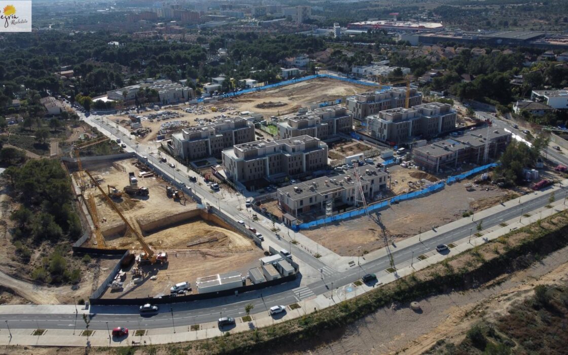 Апартаменты 115.5 кв.м в Godella с террасой и бассейном