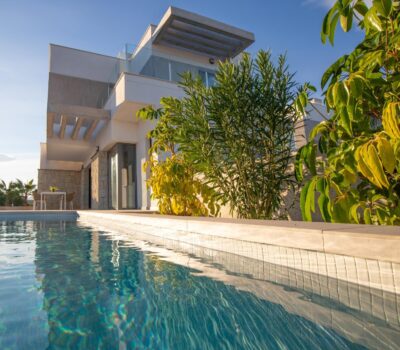 Нова вілла з 3 спальнями в Сьерра-Кортині біля моря