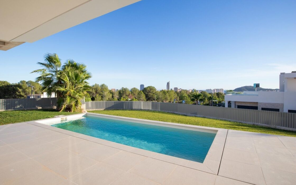 Нова вілла з 3 спальнями в Сьерра-Кортині біля моря