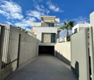 Нова вілла з 3 спальнями в Сьерра-Кортині біля моря