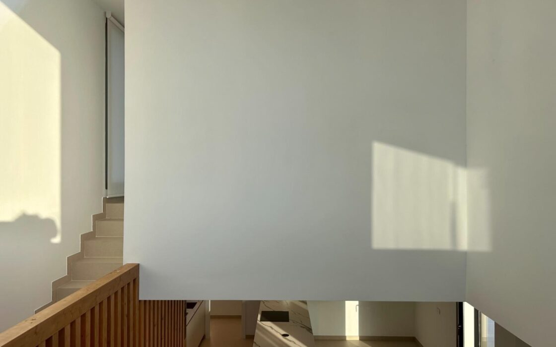 Нова вілла з 3 спальнями в Сьерра-Кортині біля моря