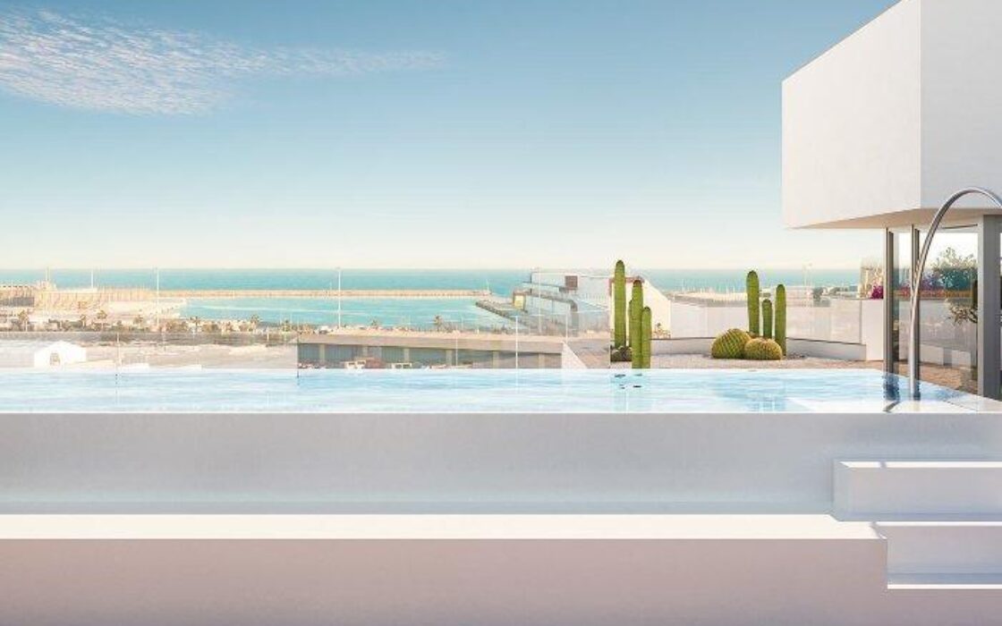 Апартаменти в Аліканте 115 кв.м з терасою 2 км від моря