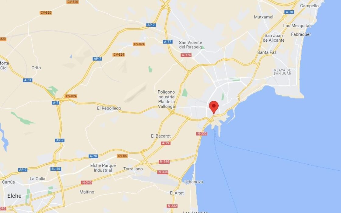 Апартаменти в Аліканте 115 кв.м з терасою 2 км від моря