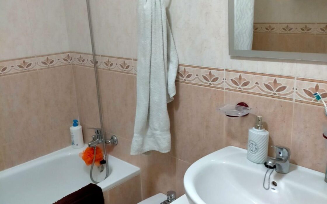 Затишна 1-кімнатна квартира в Альфас-дель-Пі з терасою