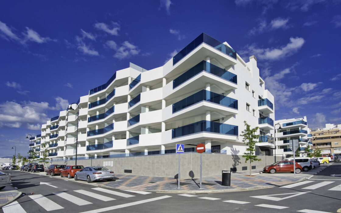 Елегантні 2-кімнатні квартири у Фуенхіролі з терасою