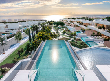 2-спальные апартаменты у моря в Лас-Чапас, Марбелья 250 кв.м.