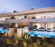 Трехспальные апартаменты с террасой на пляже в Марбелье