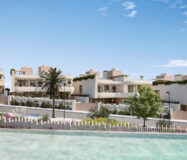 Трехспальные апартаменты с террасой на пляже в Марбелье