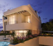 Трехспальные апартаменты с террасой на пляже в Марбелье