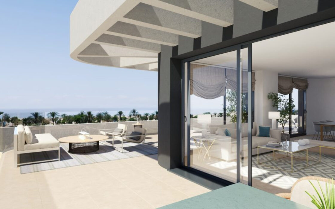 Квартира 3+2 у моря в Торремолиносе с террасой 104 кв.м