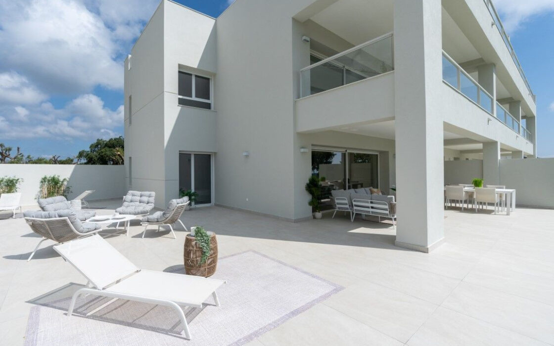 3-комнатные апартаменты с террасой в Сотогранде 115.8 кв.м