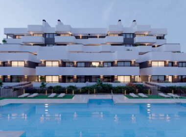 Новобудови в Естепоні 198.87 кв.м з терасою біля моря