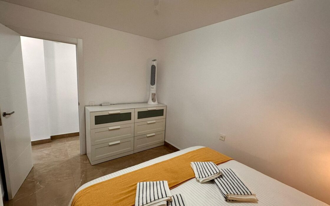 Апартаменти 121 кв.м в Торрев’єсі біля моря з терасою