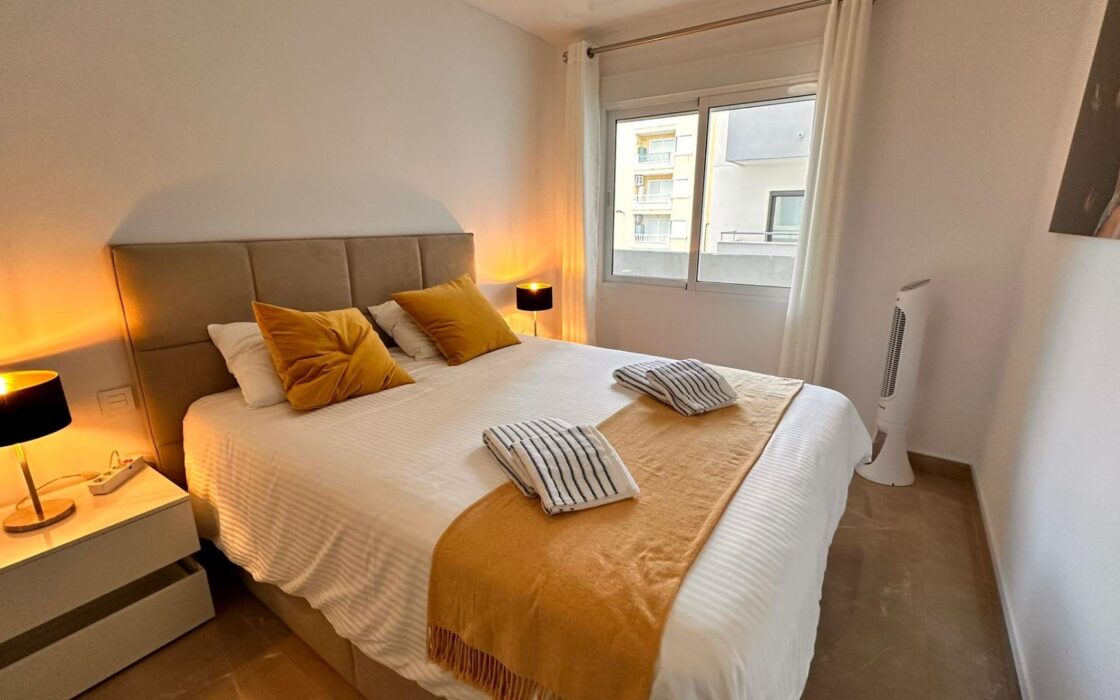 Апартаменти 121 кв.м в Торрев’єсі біля моря з терасою