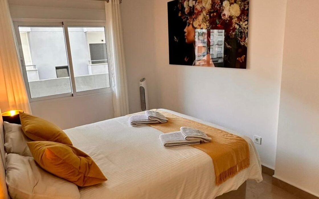 Апартаменти 121 кв.м в Торрев’єсі біля моря з терасою