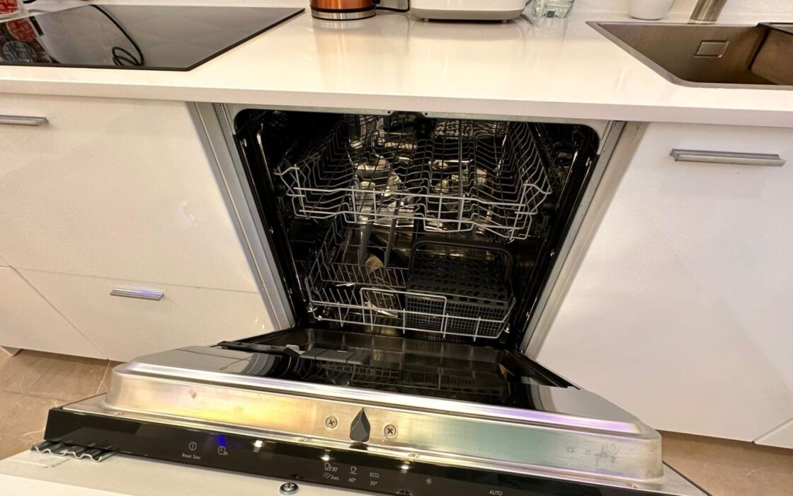 Апартаменти 121 кв.м в Торрев’єсі біля моря з терасою