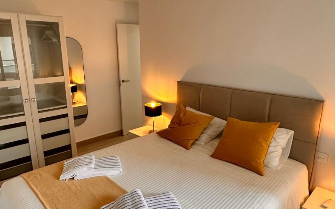 Апартаменти 121 кв.м в Торрев’єсі біля моря з терасою