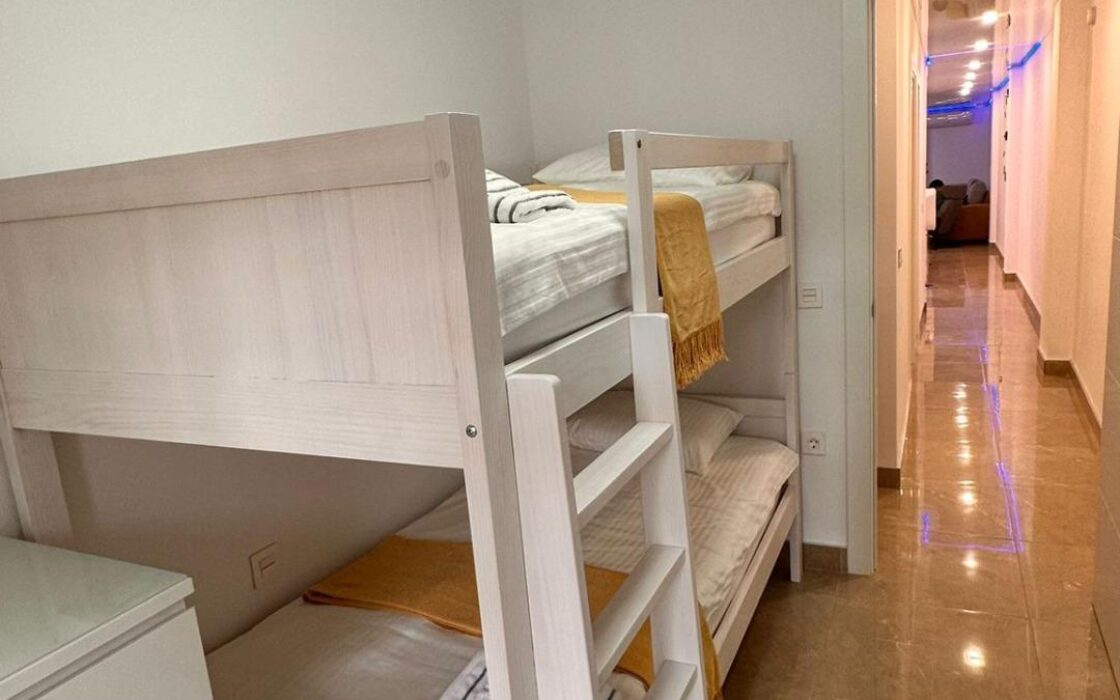 Апартаменти 121 кв.м в Торрев’єсі біля моря з терасою