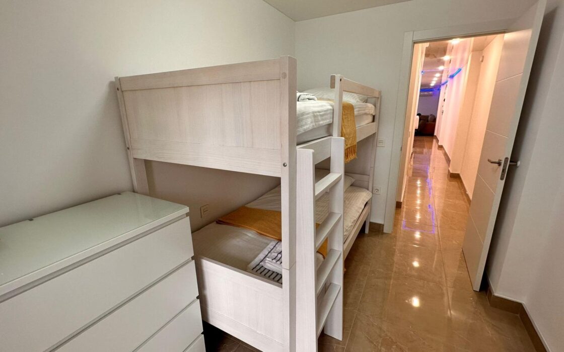 Апартаменти 121 кв.м в Торрев’єсі біля моря з терасою