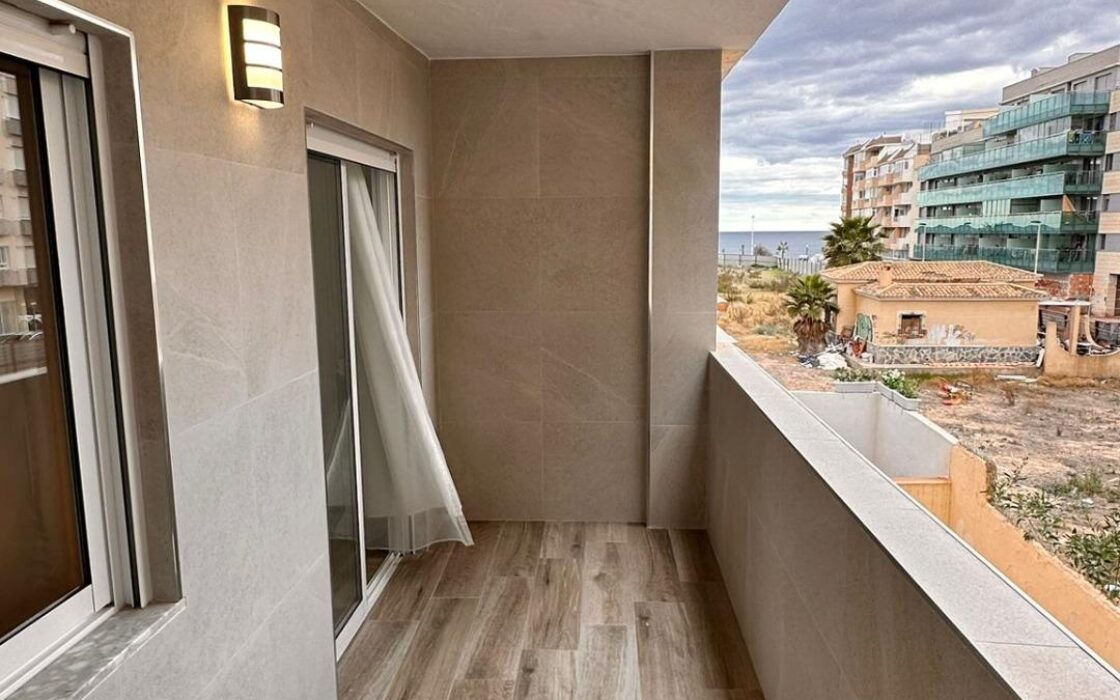 Апартаменти 121 кв.м в Торрев’єсі біля моря з терасою