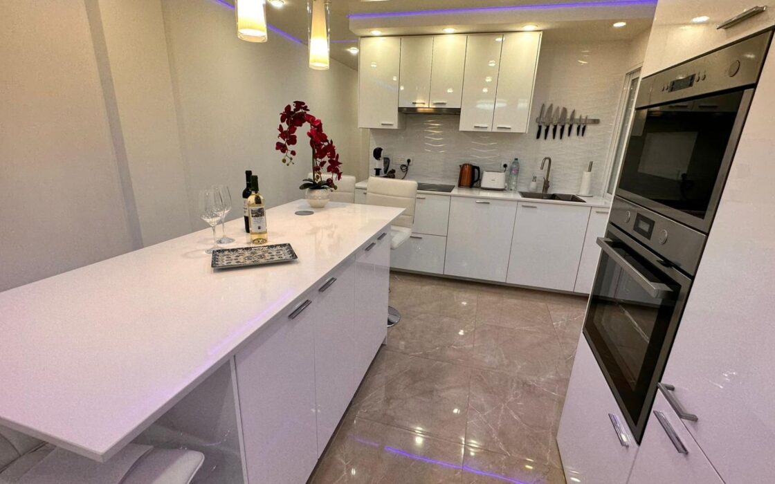 Апартаменти 121 кв.м в Торрев’єсі біля моря з терасою