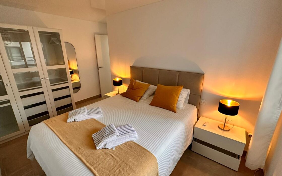 Апартаменти 121 кв.м в Торрев’єсі біля моря з терасою