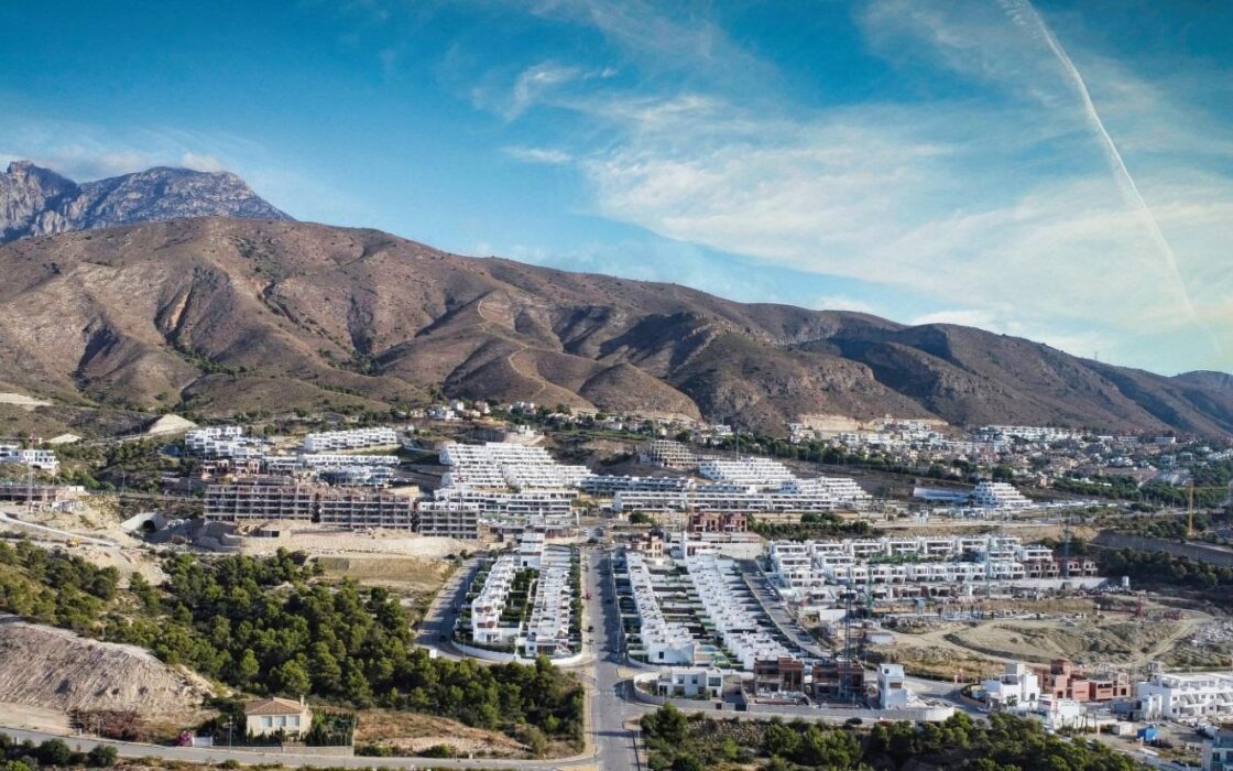 Нові квартири та таунхауси в Балконі з видом на море