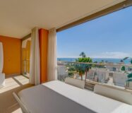 Двокімнатна квартира біля моря з терасою у ВільяХойоса 90 кв.м