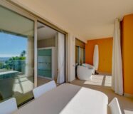 Двокімнатна квартира біля моря з терасою у ВільяХойоса 90 кв.м