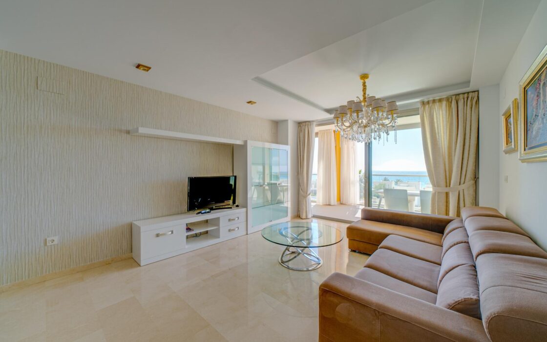 Двокімнатна квартира біля моря з терасою у ВільяХойоса 90 кв.м