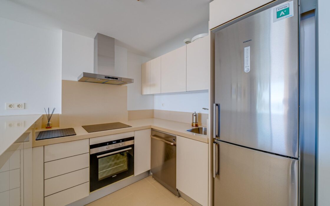 Двокімнатна квартира біля моря з терасою у ВільяХойоса 90 кв.м