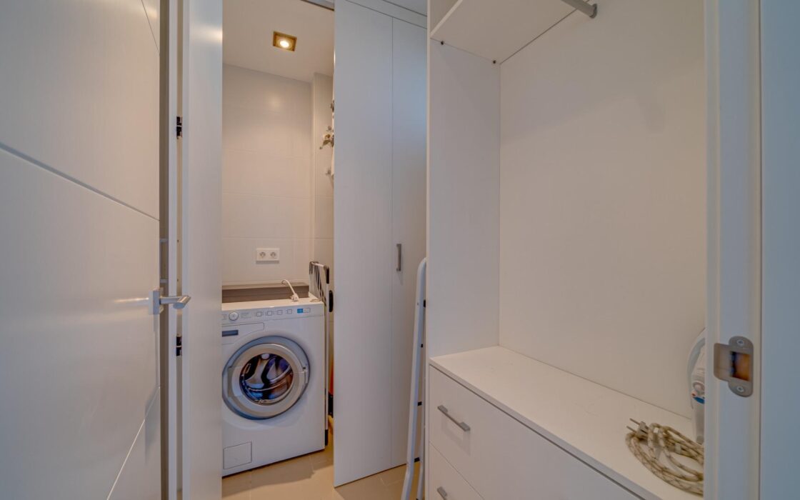 Двокімнатна квартира біля моря з терасою у ВільяХойоса 90 кв.м